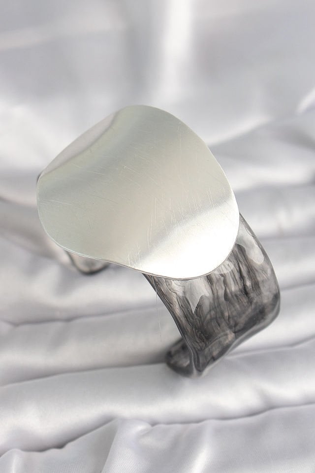 Siyah Mermer Desen Akrilik Pilastik Gümüş Plaka Model Vintage Kadın Bilezik