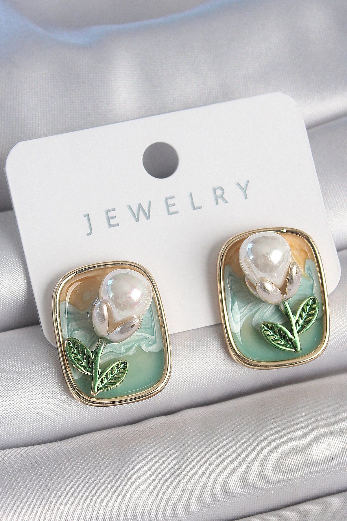 Pirinç Gold Renk Mix Renk Mineli İncili Çiçek Mineli Portre Model Kadın Küpe