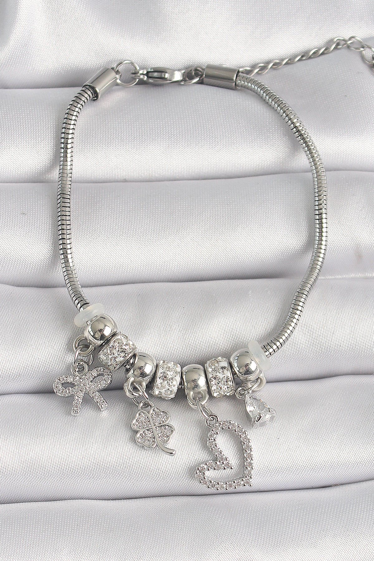 Pirinç Gümüş Renk Zincir Sallantı Zirkon Taşlı Kalp Figür Yonca Detay Kadın Bileklik