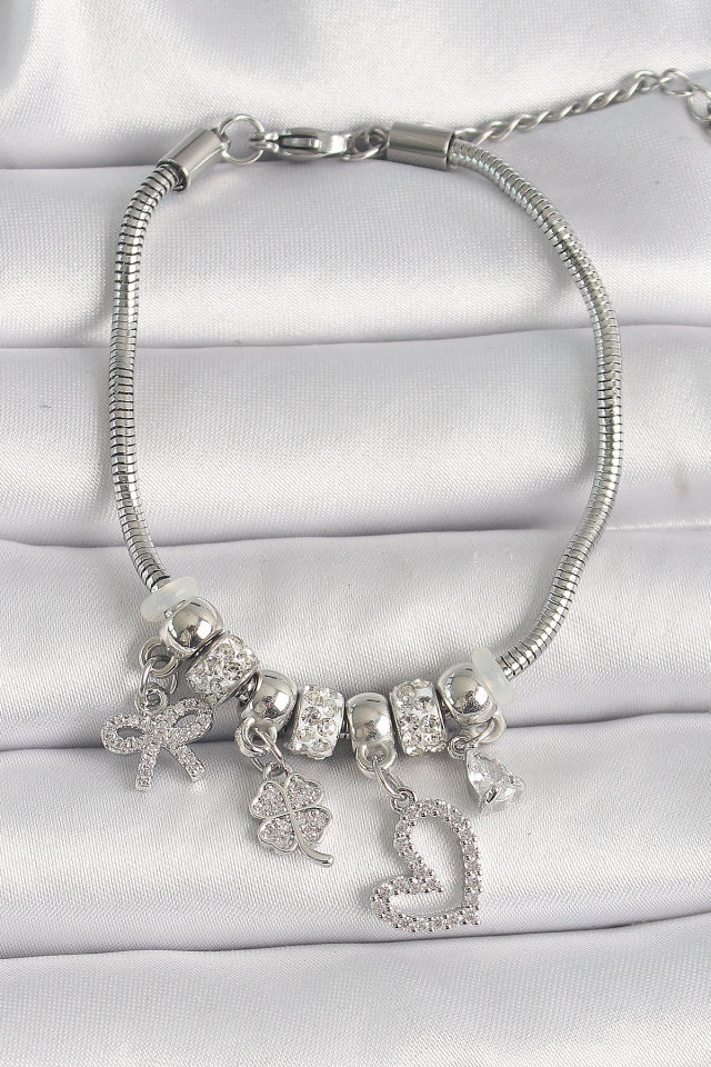 Pirinç Gümüş Renk Zincir Sallantı Zirkon Taşlı Kalp Figür Yonca Detay Kadın Bileklik