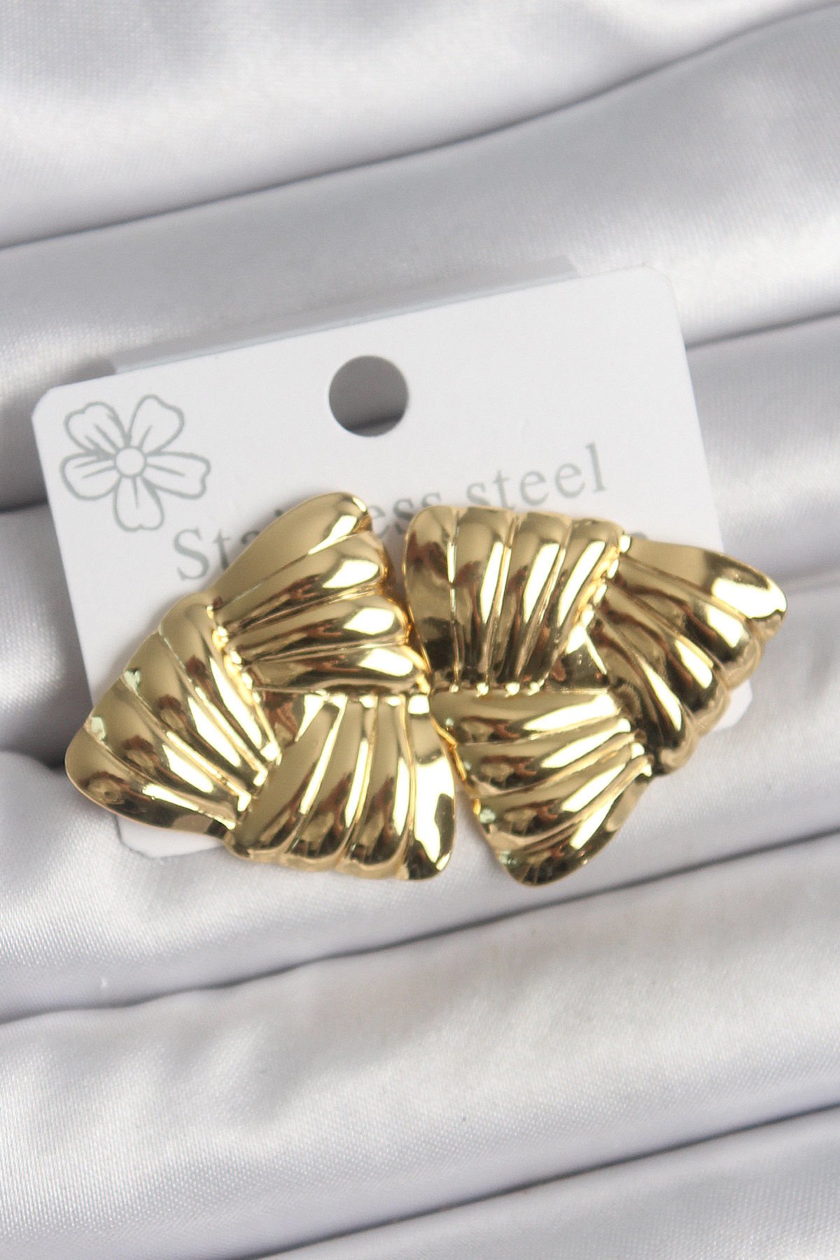 316 Çelik Gold Renk İşlemeli Üçgen Model Kadın Küpe