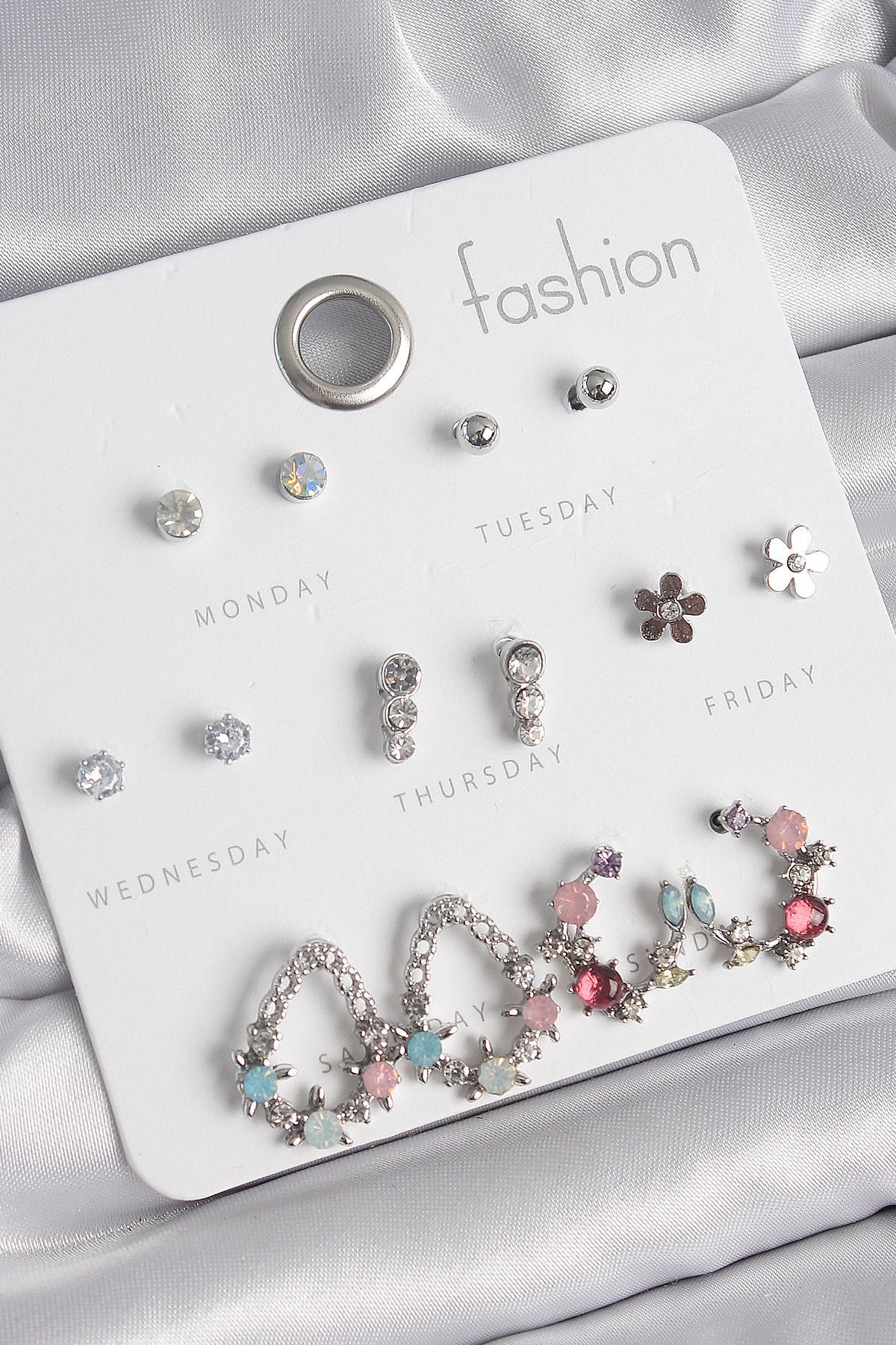 Pirinç Gümüş Renk Zirkon Taşlı Damla Model Çiçek Detay 7 Çift Kadın Küpe Seti