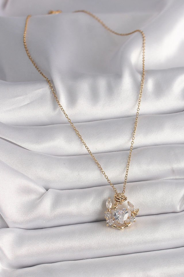 316L Çelik Gold Renk Zincir Zirkon Taşlı Kalp Model Gül Detay Kadın Kolye