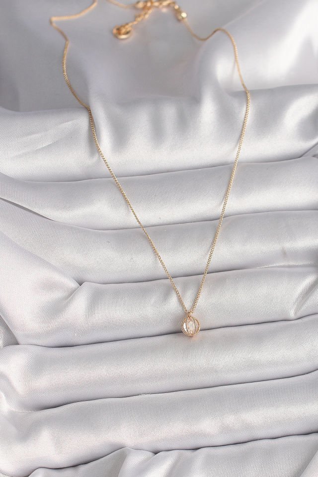 Pirinç Gold Renk Zirkon Taşlı Daire Kafes Model Kadın Kolye
