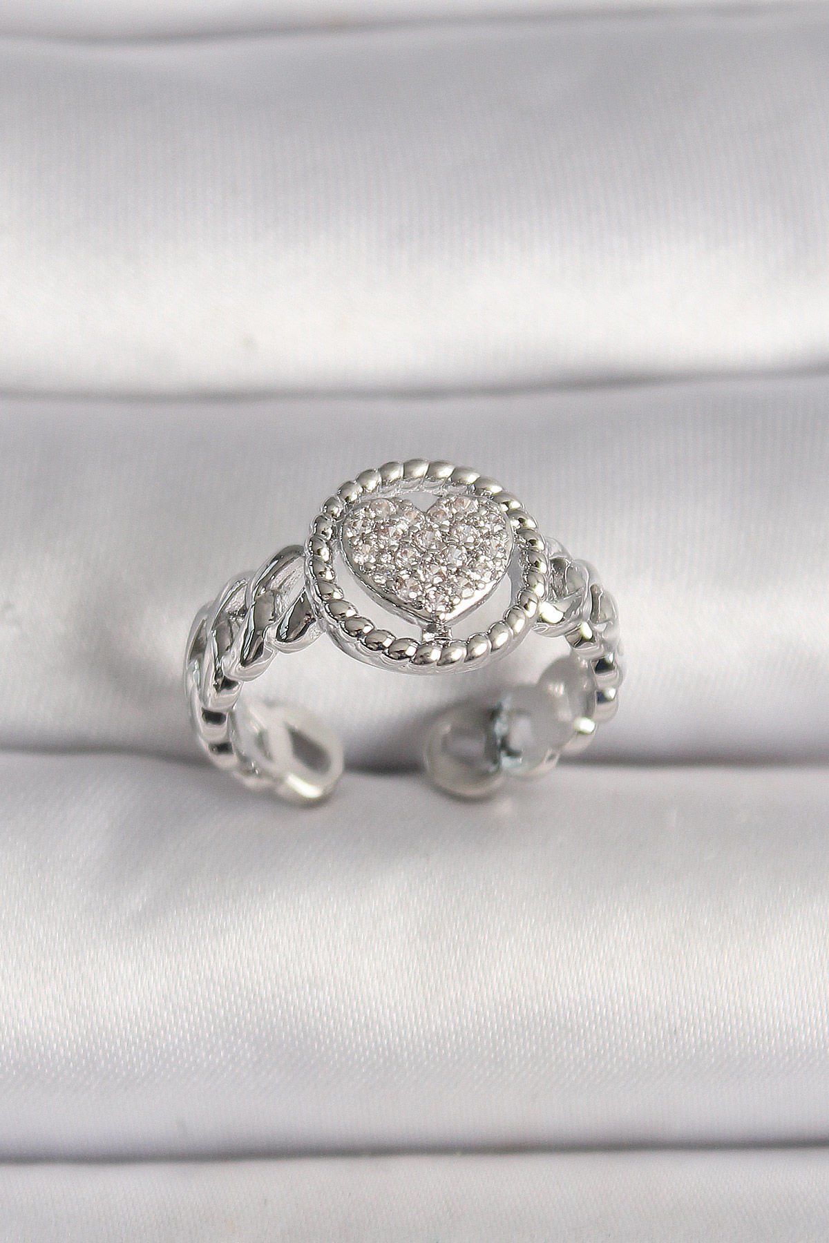 Pirinç Gümüş Renk Zincir Model Zirkon Taşlı Kalp Model Kadın Yüzük