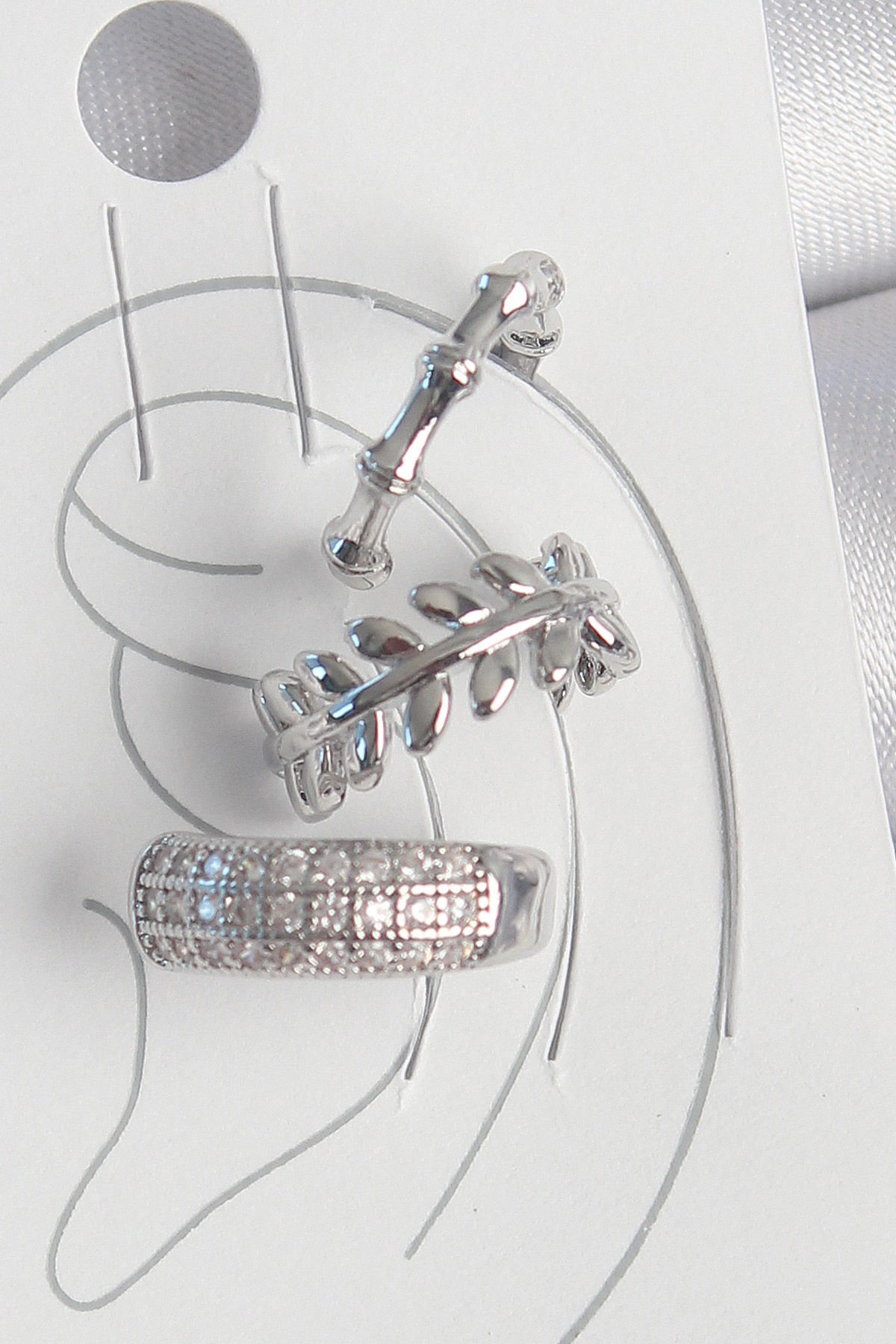 Pirinç Gümüş Renk Zirkon Taşlı 3'Lü Model Yaprak Figür Kadın Kıkırdak Küpe