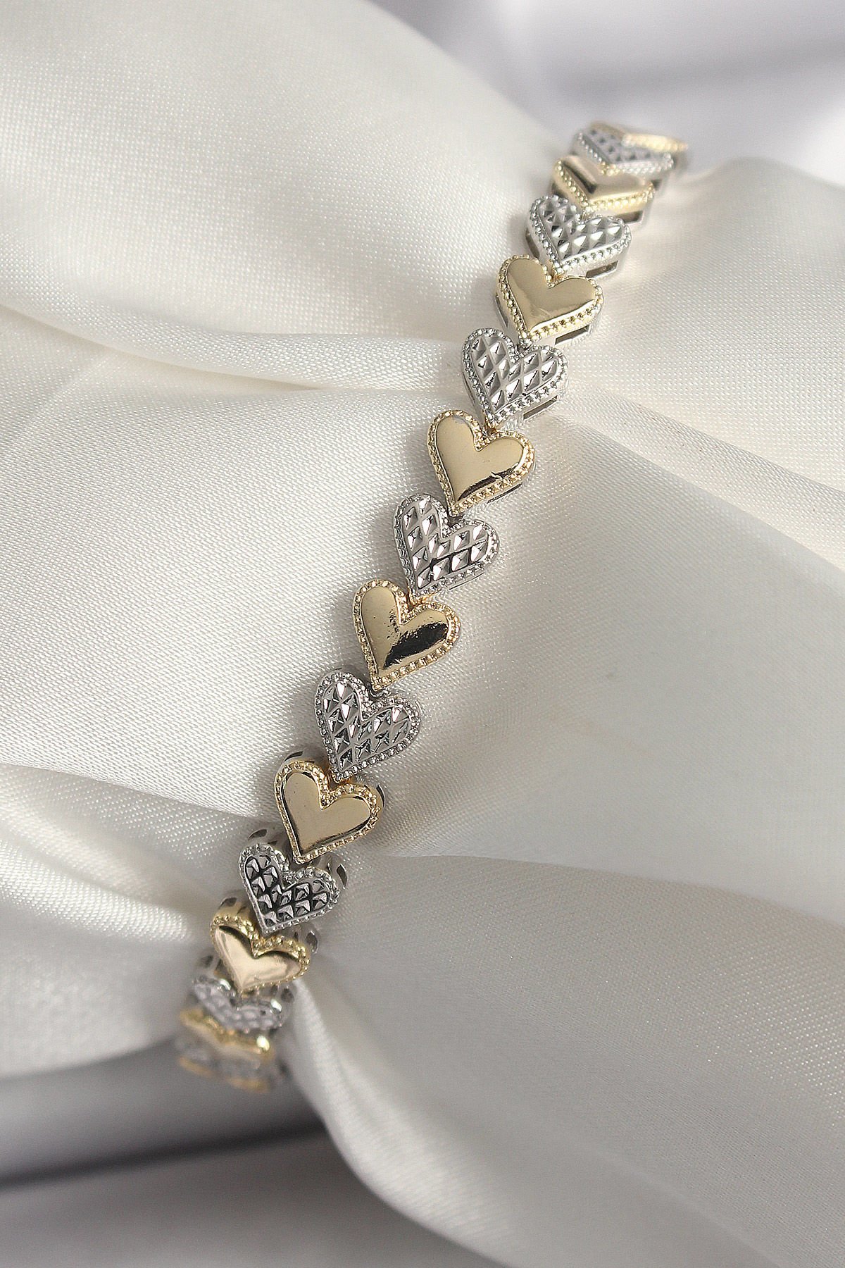 Pirinç Mix Renk Zirkon Taşlı Kalp Model VIP Seri Kadın Bileklik