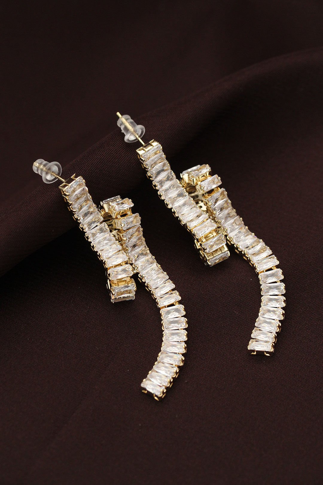 Çelik Altın Renk Baget Taşlı Sarmal Detaylı Sallantılı Küpe