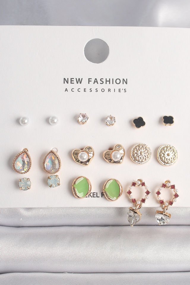 Pirinç Gold Renk Damla Zirkon Taşlı İncili Kalp Detay 9 Çift Kadın Küpe Seti