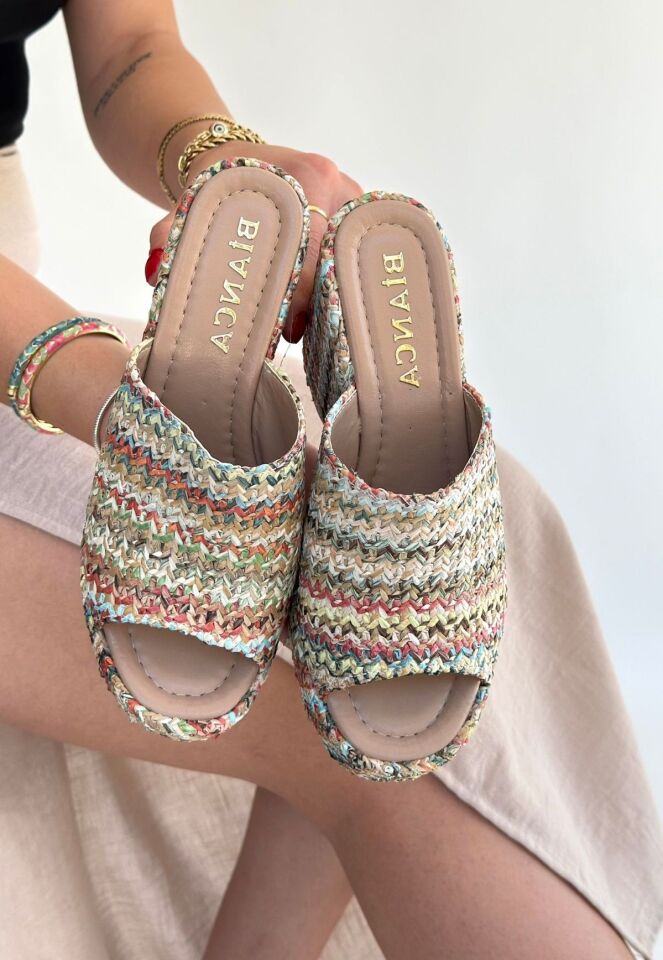 Tlay Kilim Desenli Dolgu Topuk Terlik