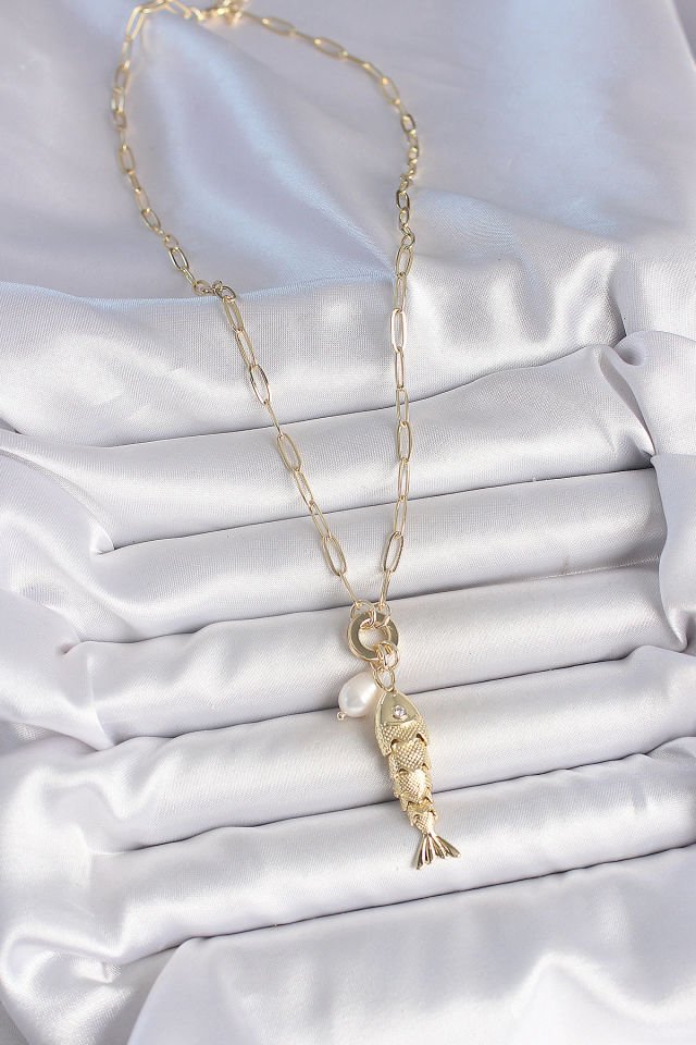 İnci Detaylı Zirkon Taşlı Balık Figürlü Gold Renk Pirinç Kolye