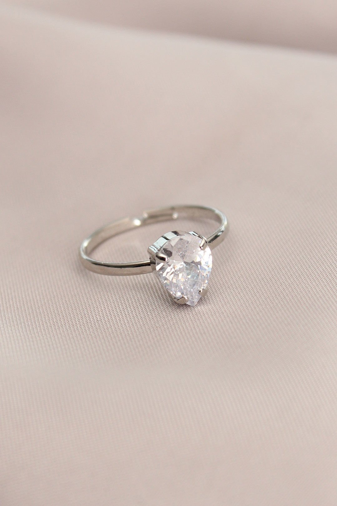 Ayarlanabilir Silver Renk Taşlı Damla Yüzük