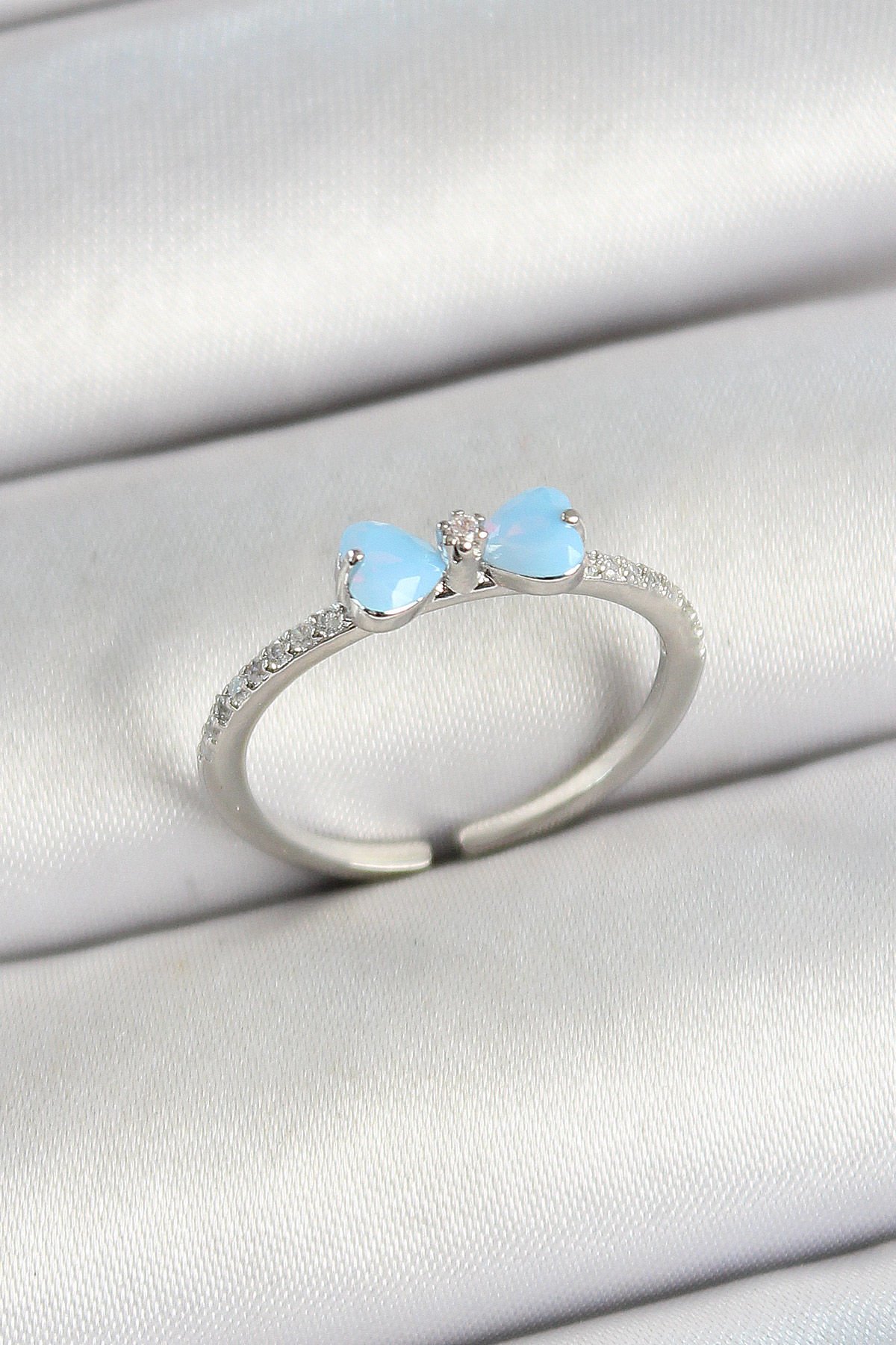 Pirinç Fiyonk Figürlü Zirkon Taşlı Gümüş Renk Ayarlanabilir Kadın Yüzük