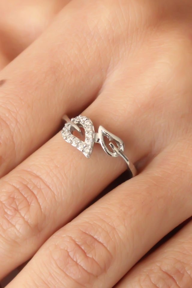 Zirkon Taşlı Yaprak Model Ayarlanabilir Kadın Yüzük