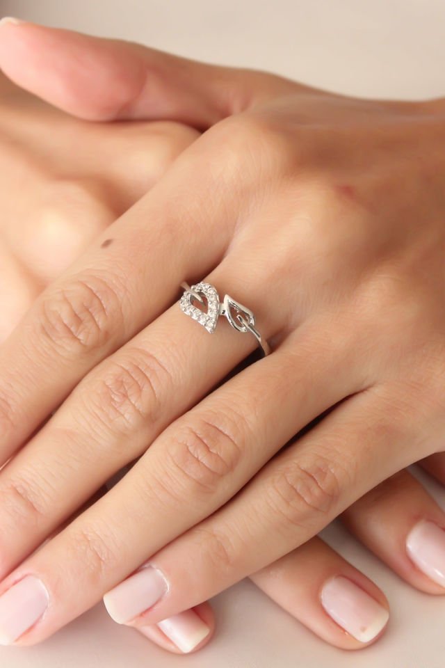 Zirkon Taşlı Yaprak Model Ayarlanabilir Kadın Yüzük