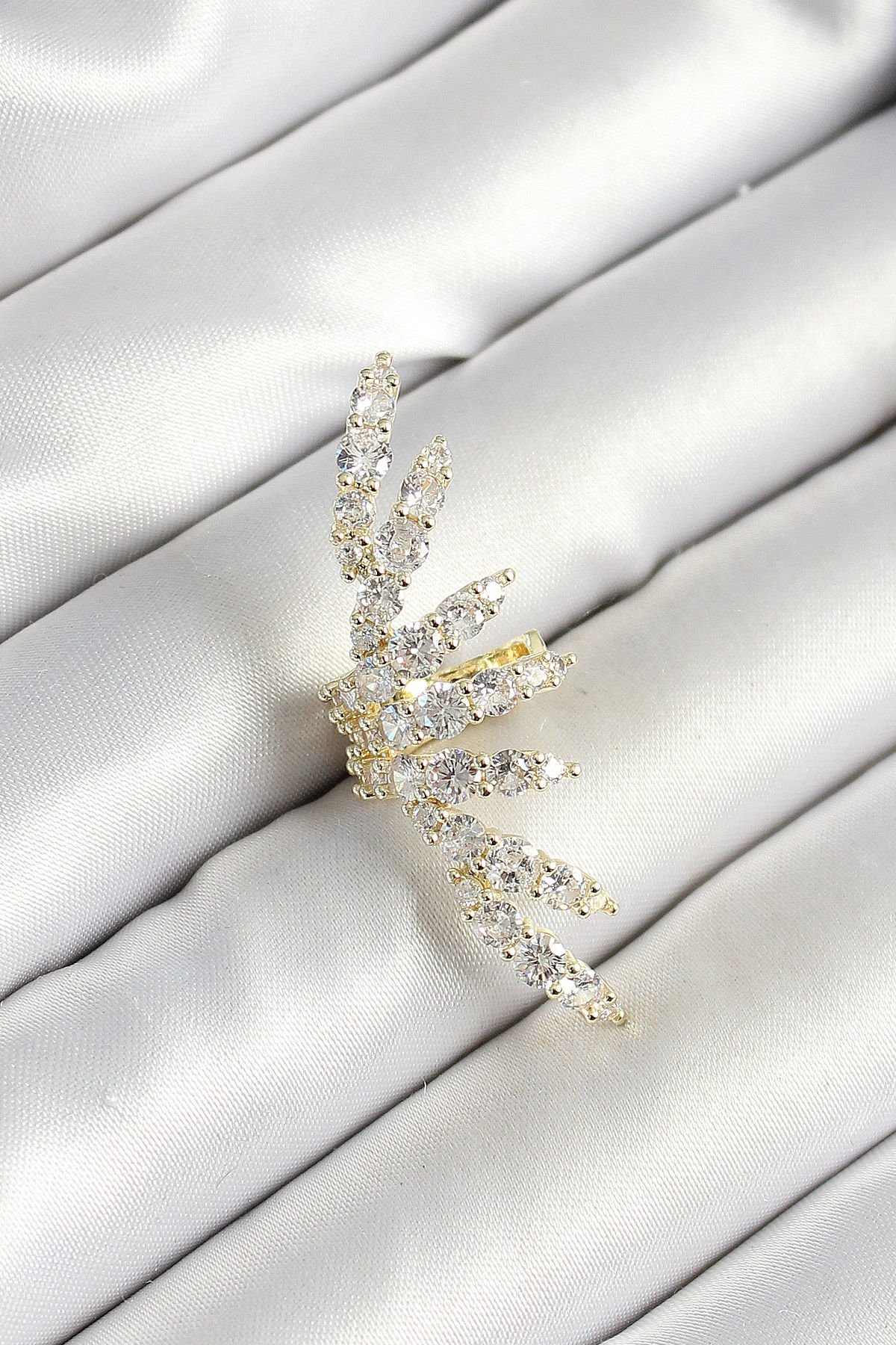 Pirinç Zirkon Taş Kaplamalı Gold Renk Kadın Sağ Kıkırdak Küpe