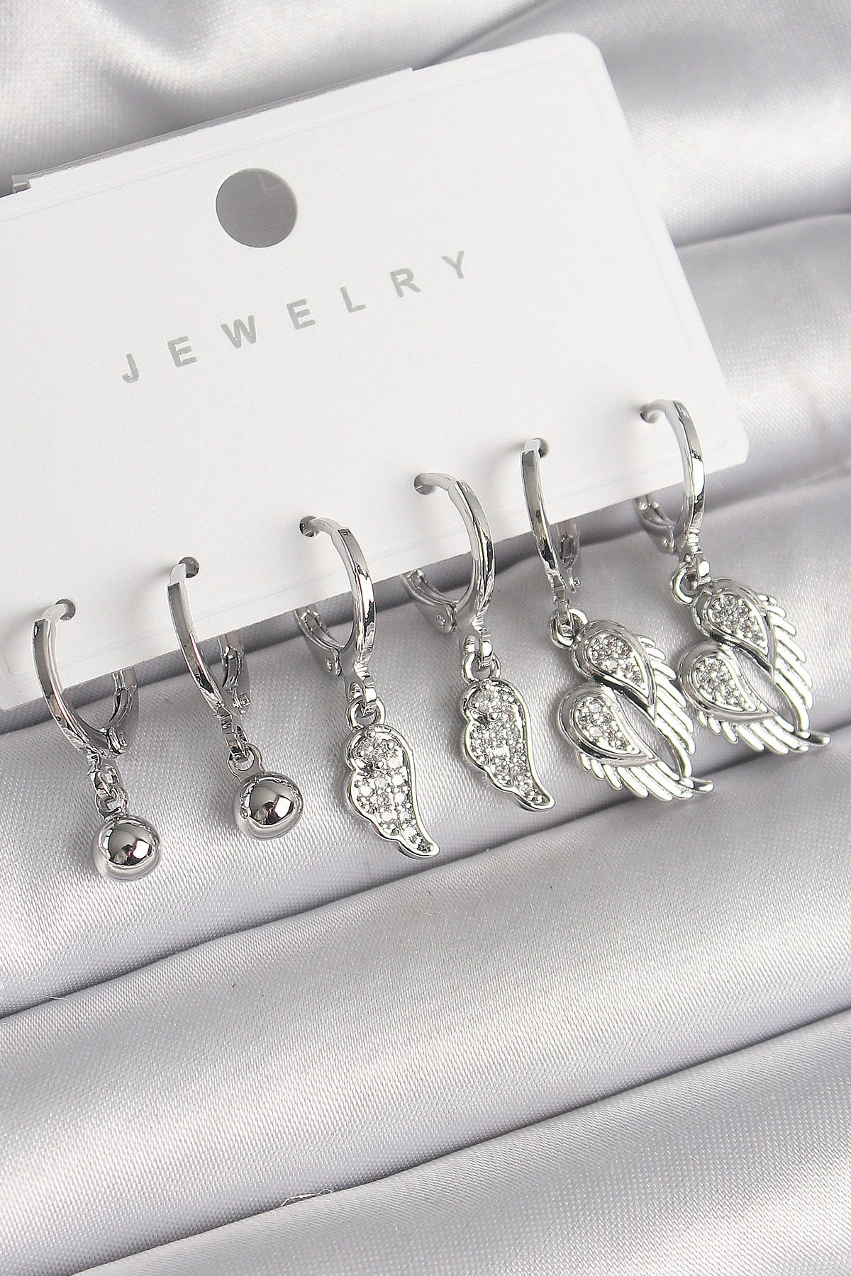 Pirinç Gümüş Renk Sallantı Zirkon Taşlı Kanat Model Topçuk Detay Kadın Küpe Seti