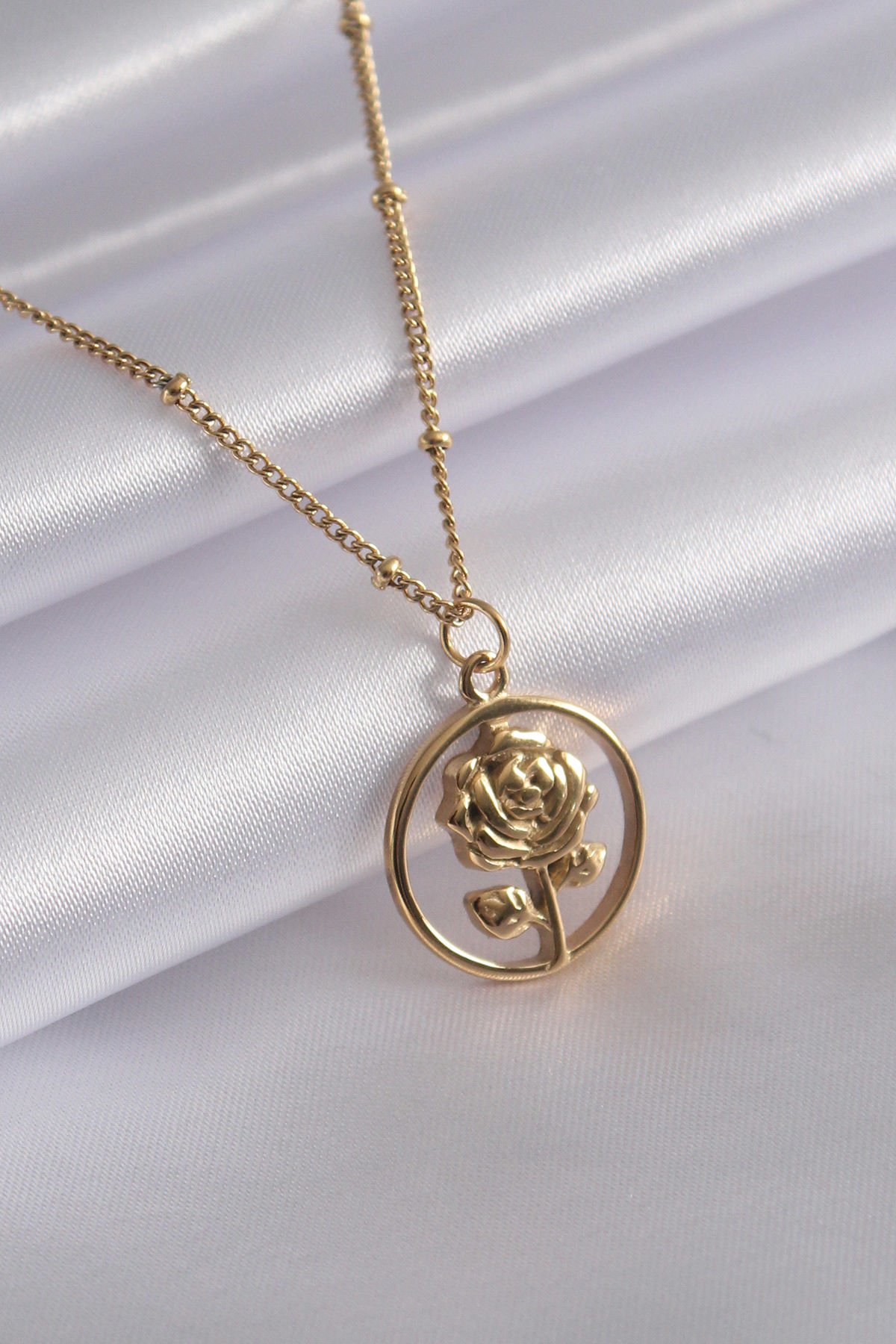 316L Çelik Gold Renk Gül Figür Kadın Kolye