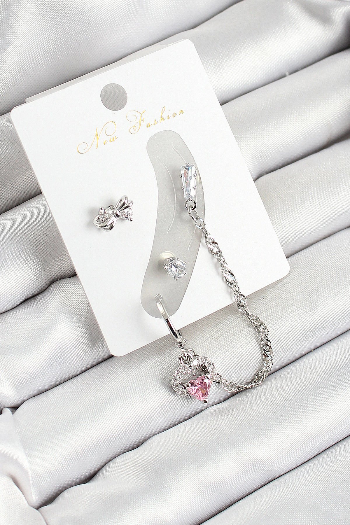 Pirinç Fiyonk ve Kalp Figürlü Zirkon Taşlı Gümüş Renk 3'lü Kıkırdak Kadın Küpe Set