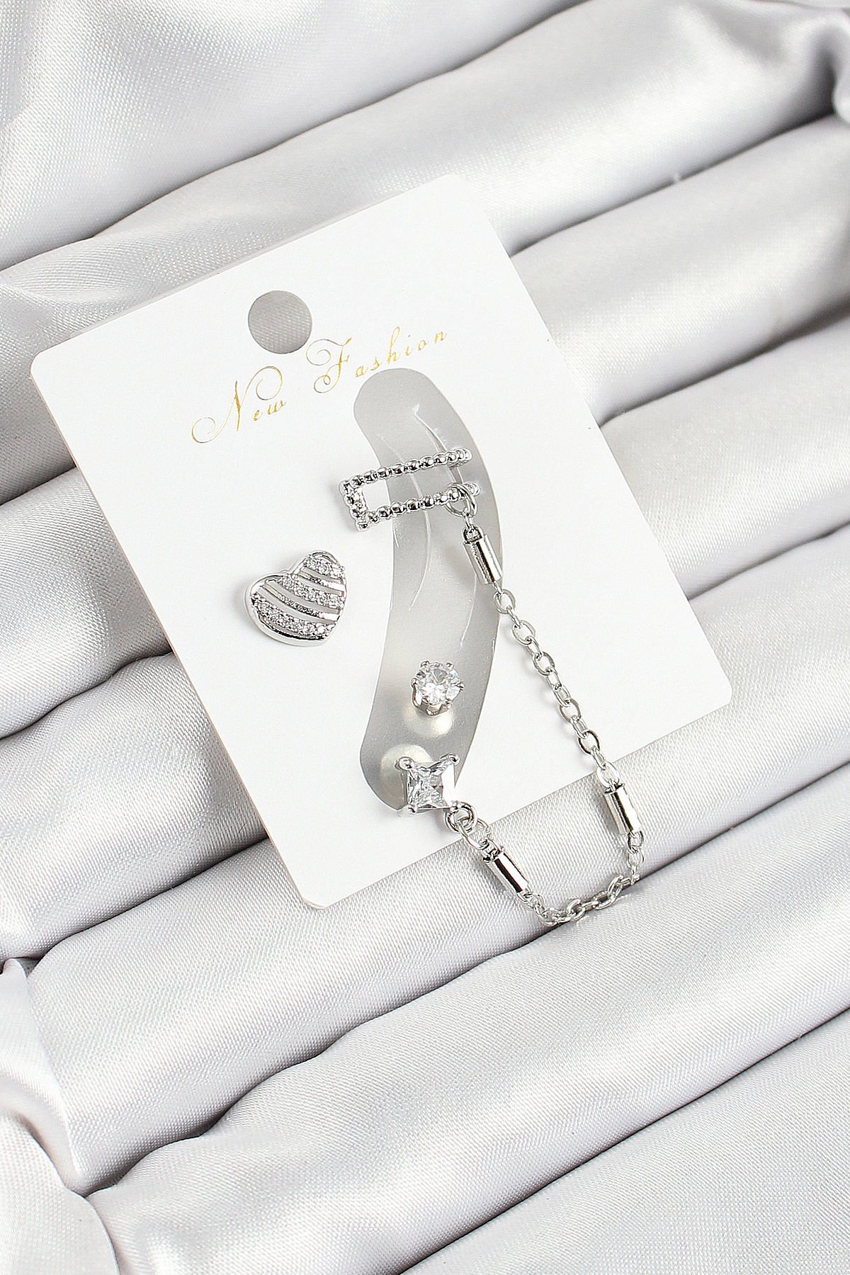 Pirinç Kalp Figürlü Zirkon Taşlı Gümüş Renk 3'lü Kıkırdak Kadın Küpe Set