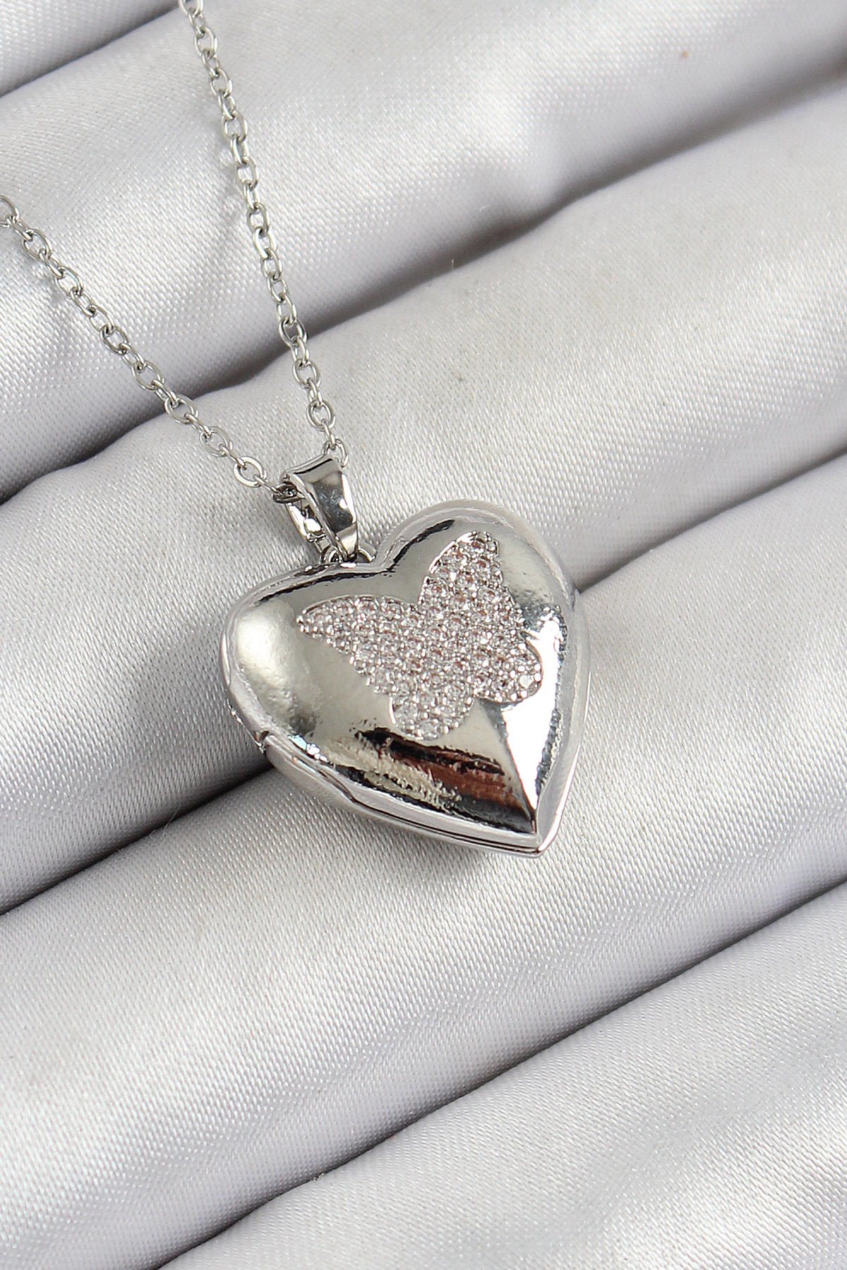 316L Çelik Zincir Açılabilir Kelebek Figürlü Kalp Model Zirkon Taşlı Gümüş Renk Kadın Kolye