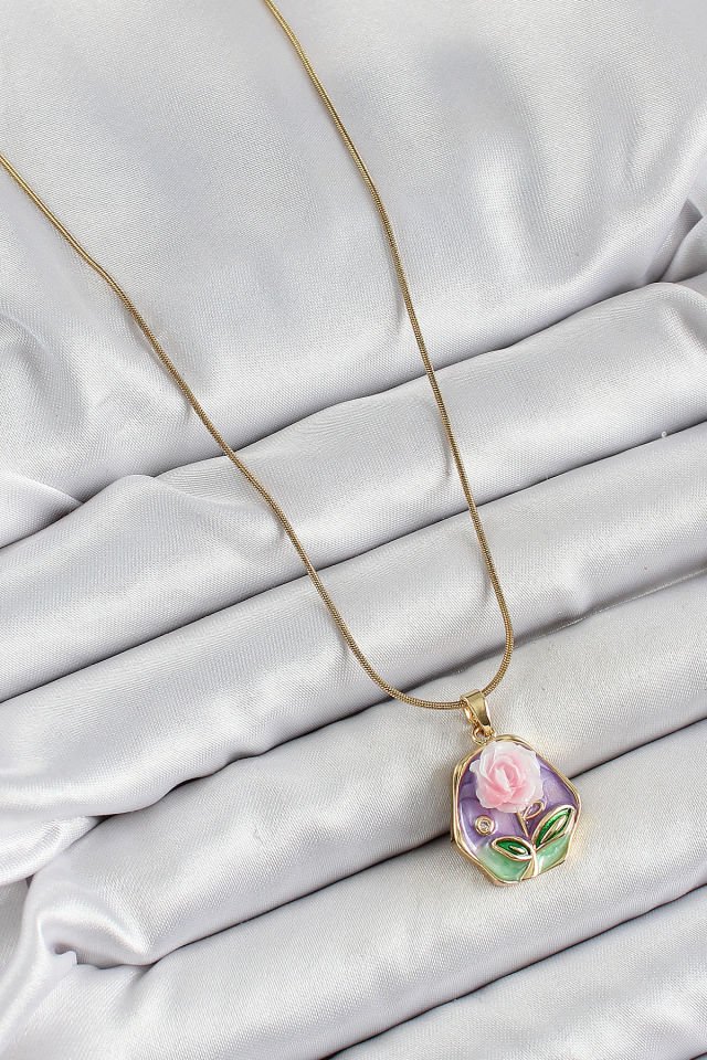 316L Çelik Zincir Zirkon Taşlı Pembe Ve Mor Sanatsal Portre Gül Figürlü Beşgen Model Gold Renk Kadın Kolye
