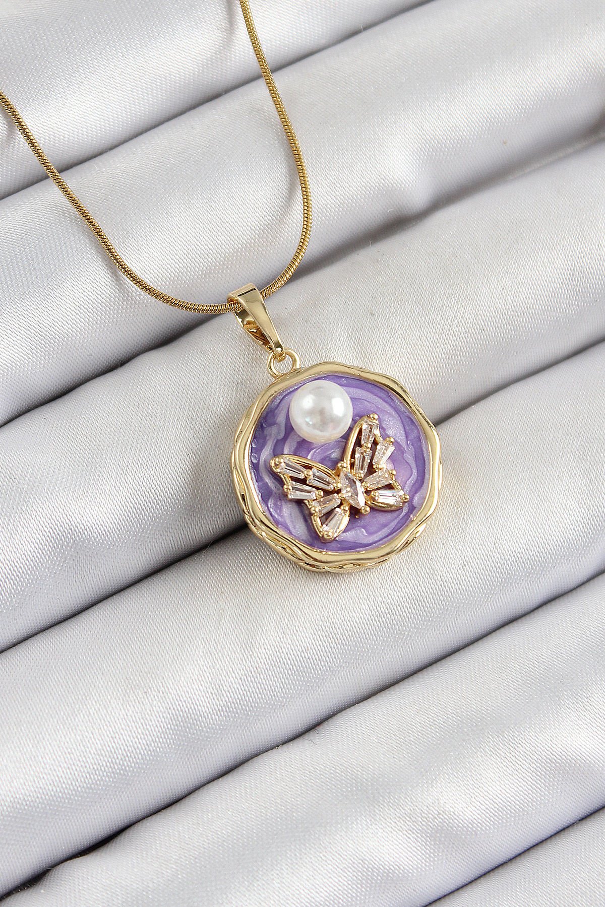 316L Çelik Zincir Zirkon Taşlı Mor Sanatsal Portre İnci Detaylı Kelebek Model Gold Renk Kadın Kolye