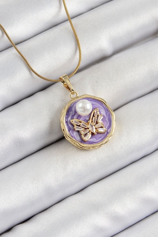 316L Çelik Zincir Zirkon Taşlı Mor Sanatsal Portre İnci Detaylı Kelebek Model Gold Renk Kadın Kolye