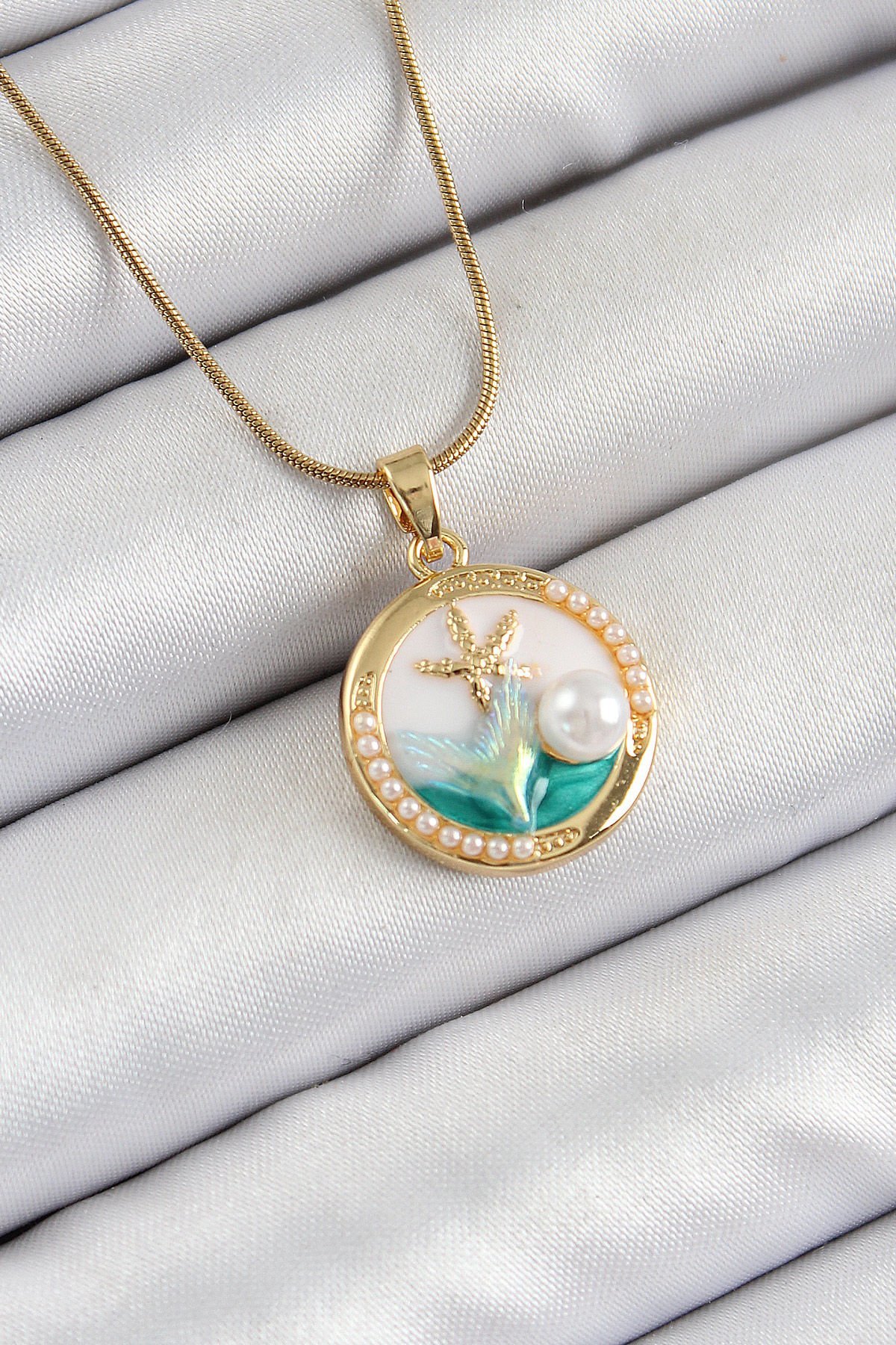 316L Çelik Zincir Beyaz Mineli Sanatsal Portre İnci Detaylı Deniz Yılıdızı Model Gold Renk Kadın Kolye