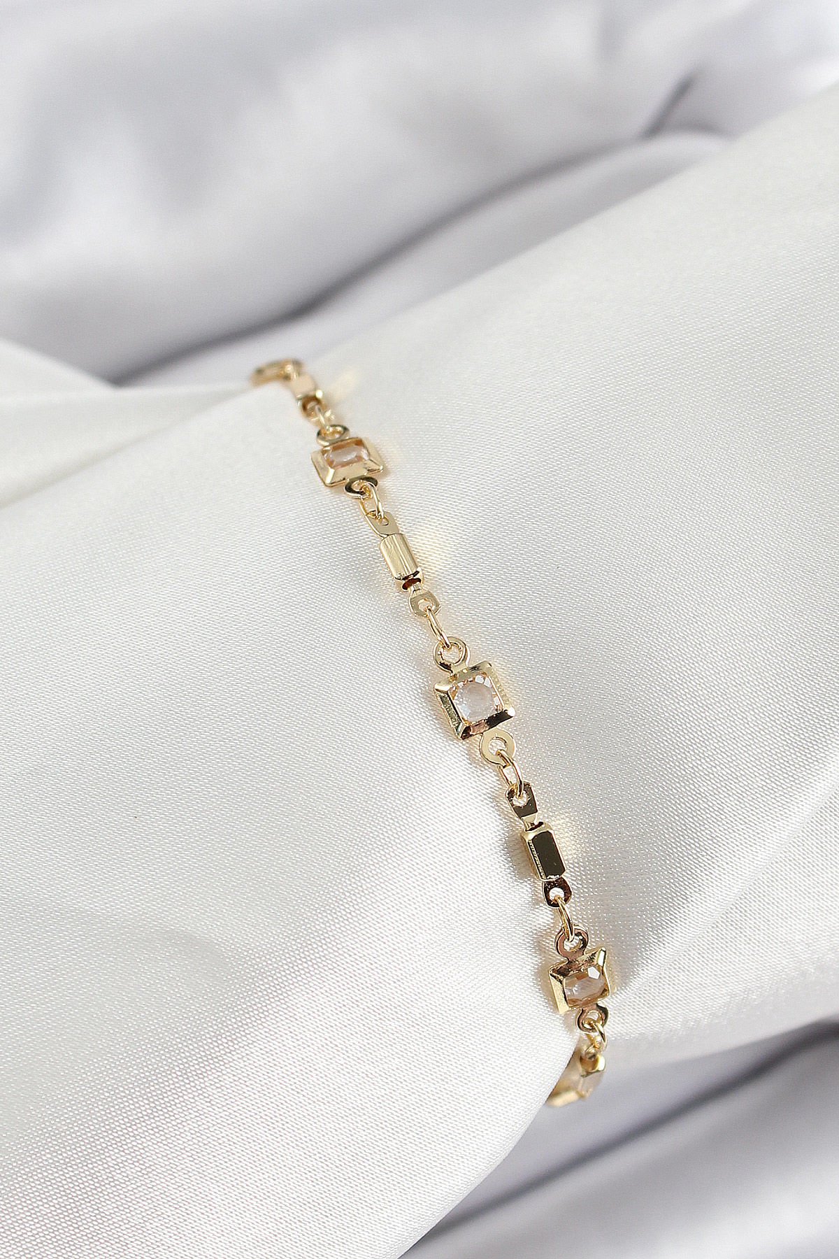 Pirinç Gold Renk Zirkon Taşlı Kadın Bileklik