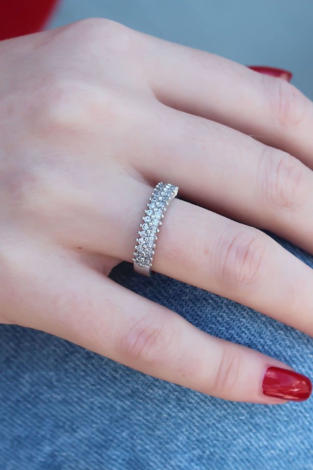 Gümüş Renk Zirkon Taşlı Kadın Yüzük